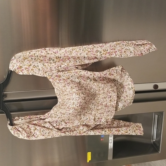 💕ASTR THE LABEL💕 Smocked Floral Print Top ~ Taupe Pink Floral Large L NWT - Picture 6 of 11